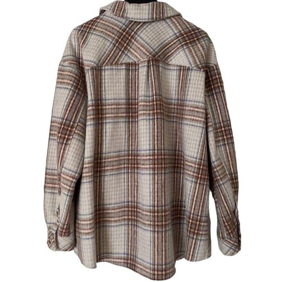 ⭐️Host Pick⭐️ Reitmans: Plaid Shacket With Pockets - Picture 6 of 9